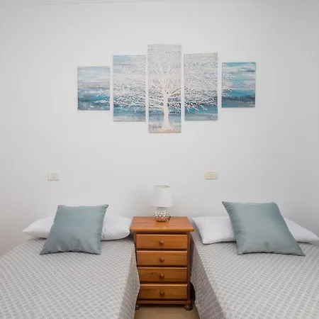 Cool Flat - Parking & Mountain Views *