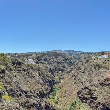 Cool Flat - Parking & Mountain Views *